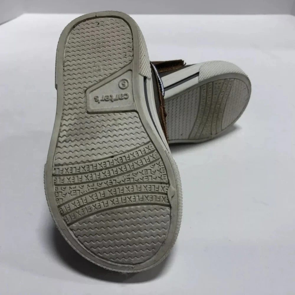 Carter’s Toddlers’ Cosmos Grey/Brown Shoes, Boys’ Size 5 M.